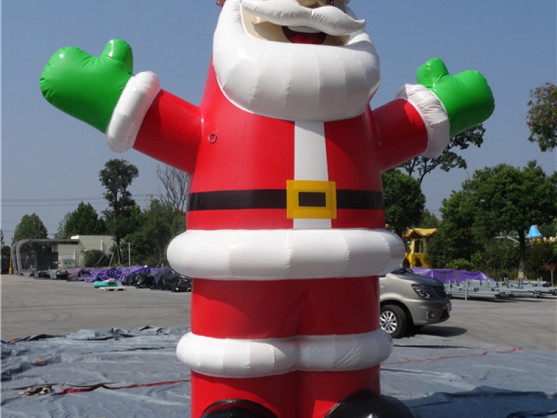 Père Noel géant gonflable