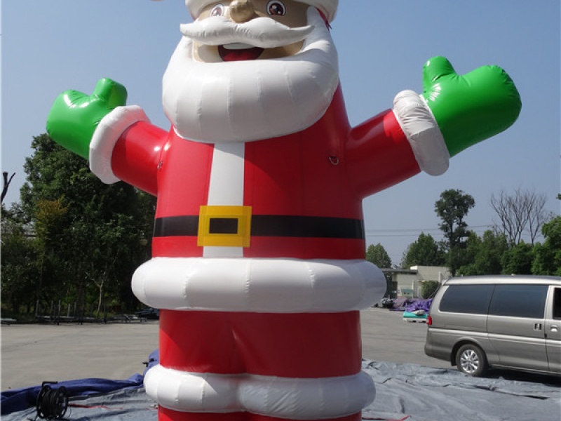 Père Noel géant gonflable - 1